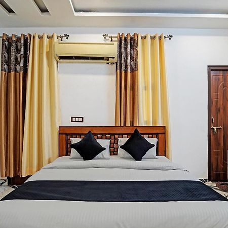 Play- Platinum Sector144 Couple Friendly Noida Exterior foto