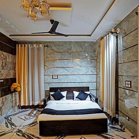 Play- Platinum Sector144 Couple Friendly Noida Exterior foto