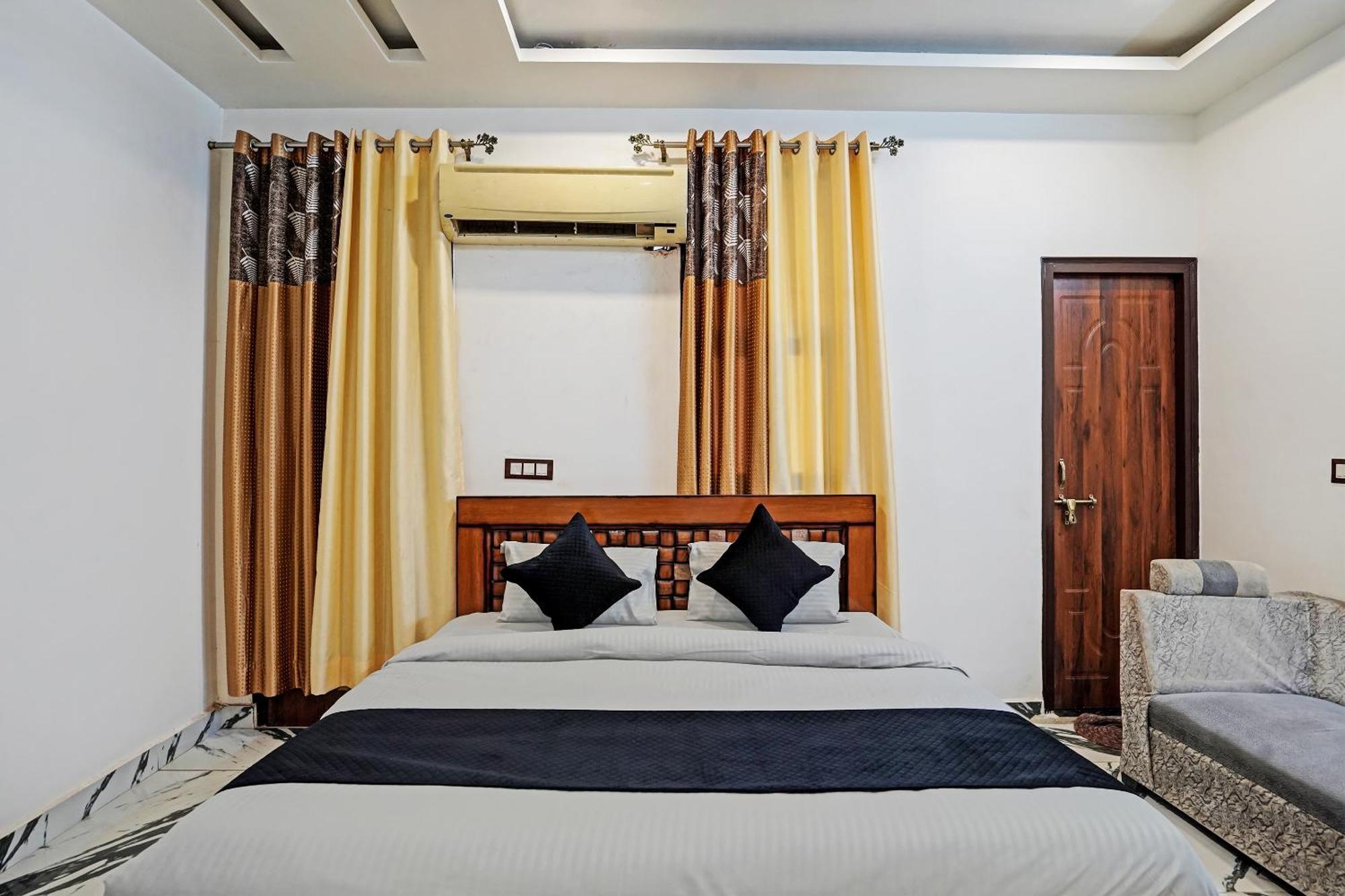 Play- Platinum Sector144 Couple Friendly Noida Exterior foto