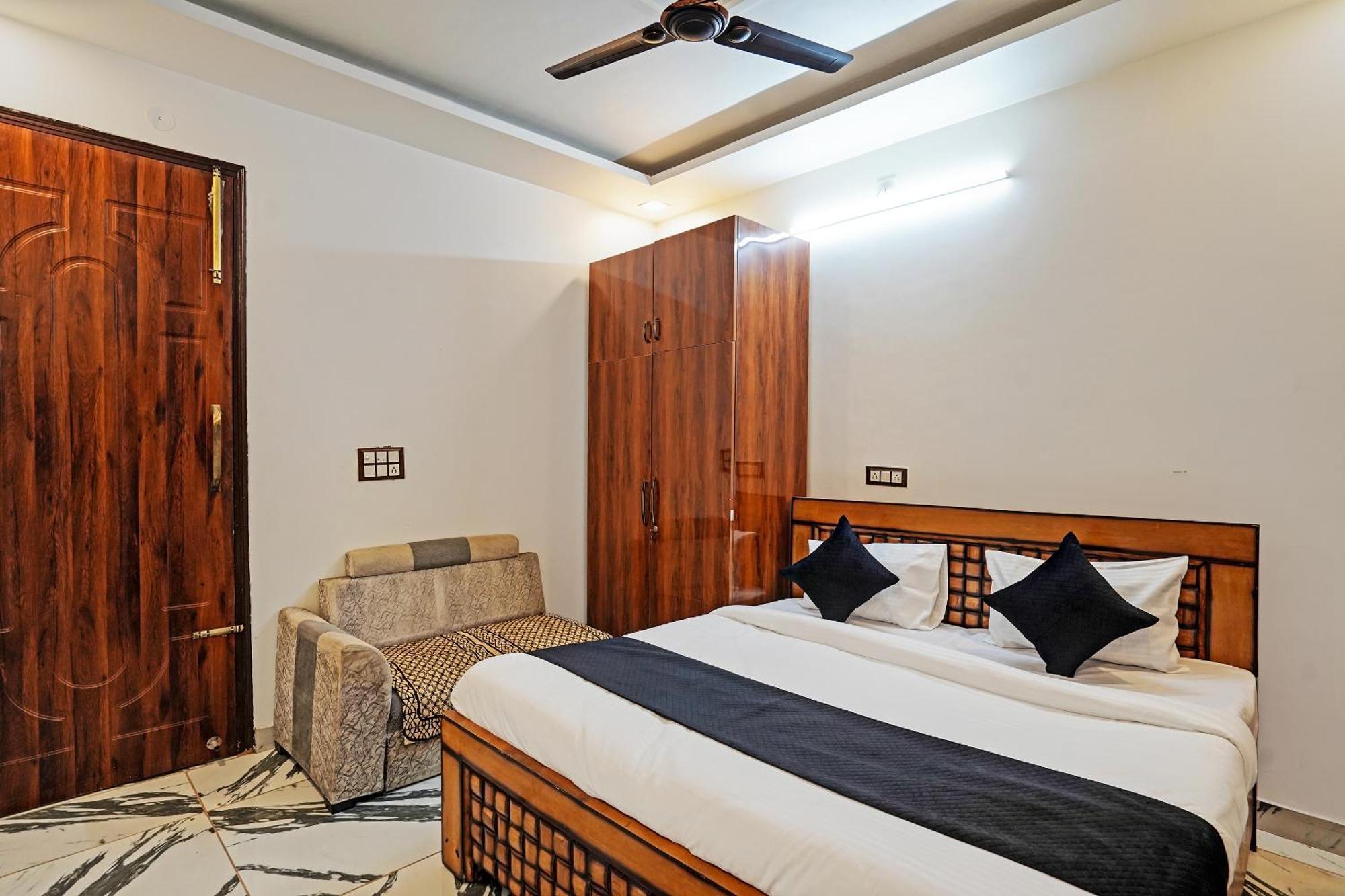Play- Platinum Sector144 Couple Friendly Noida Exterior foto