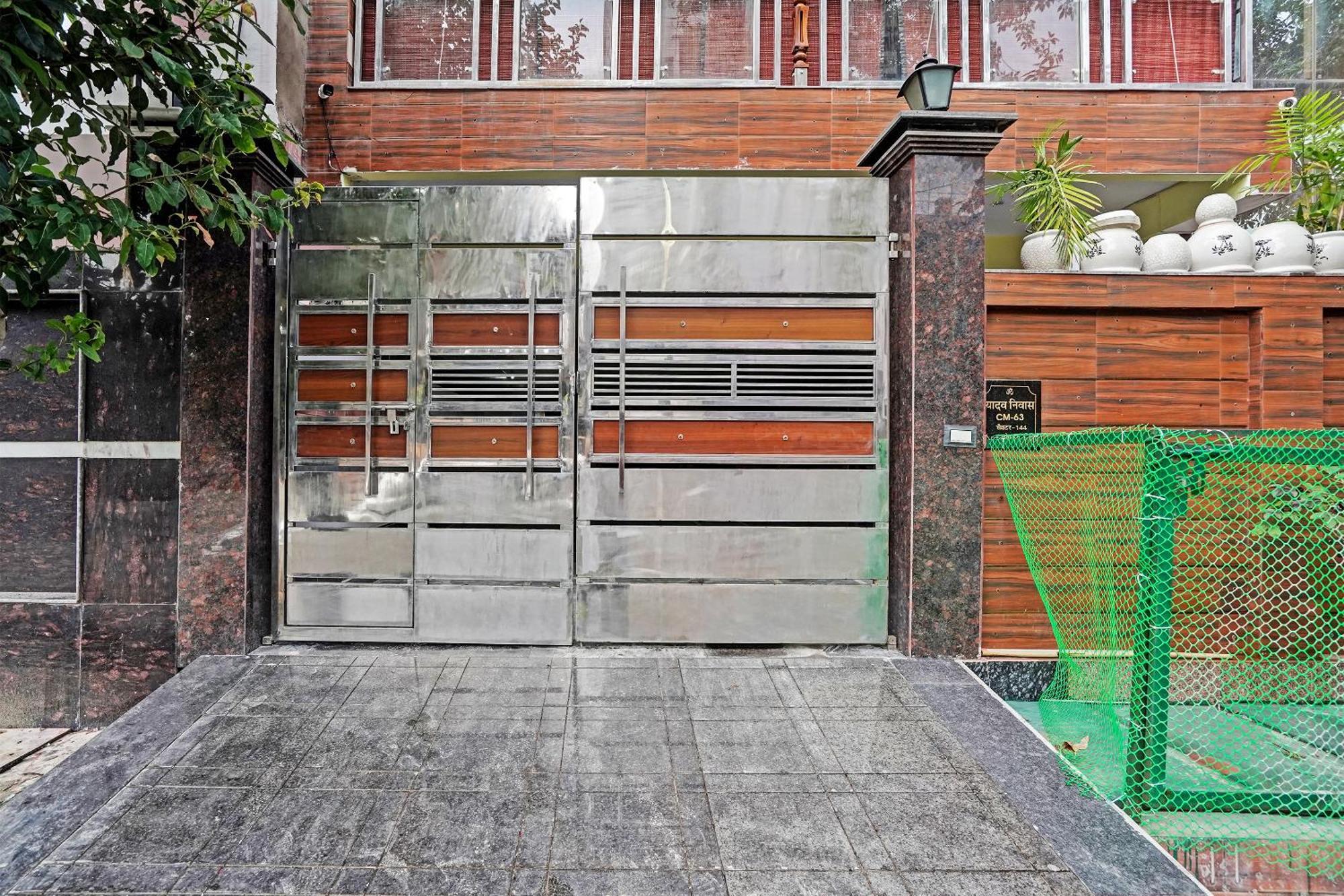 Play- Platinum Sector144 Couple Friendly Noida Exterior foto