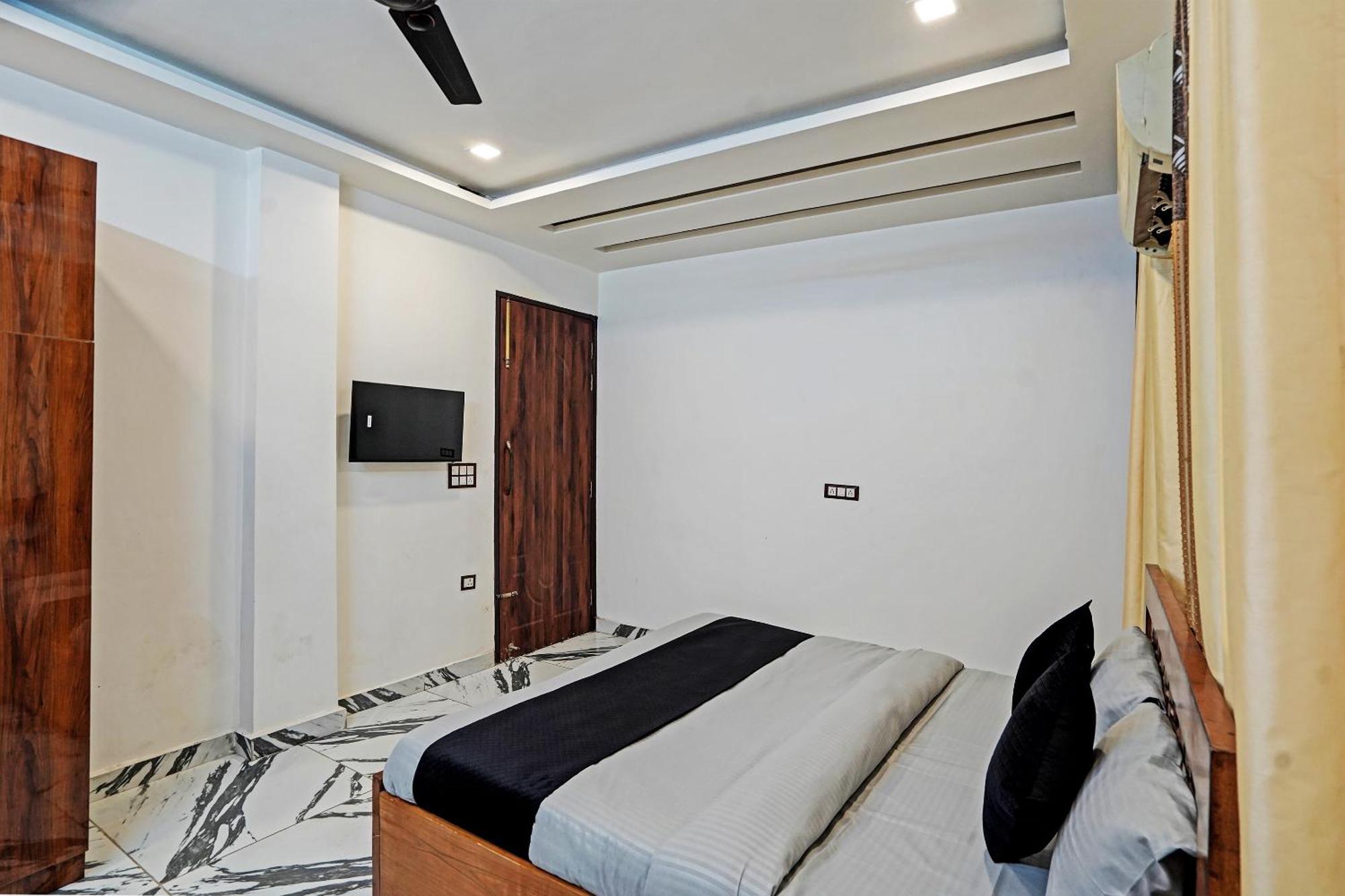 Play- Platinum Sector144 Couple Friendly Noida Exterior foto