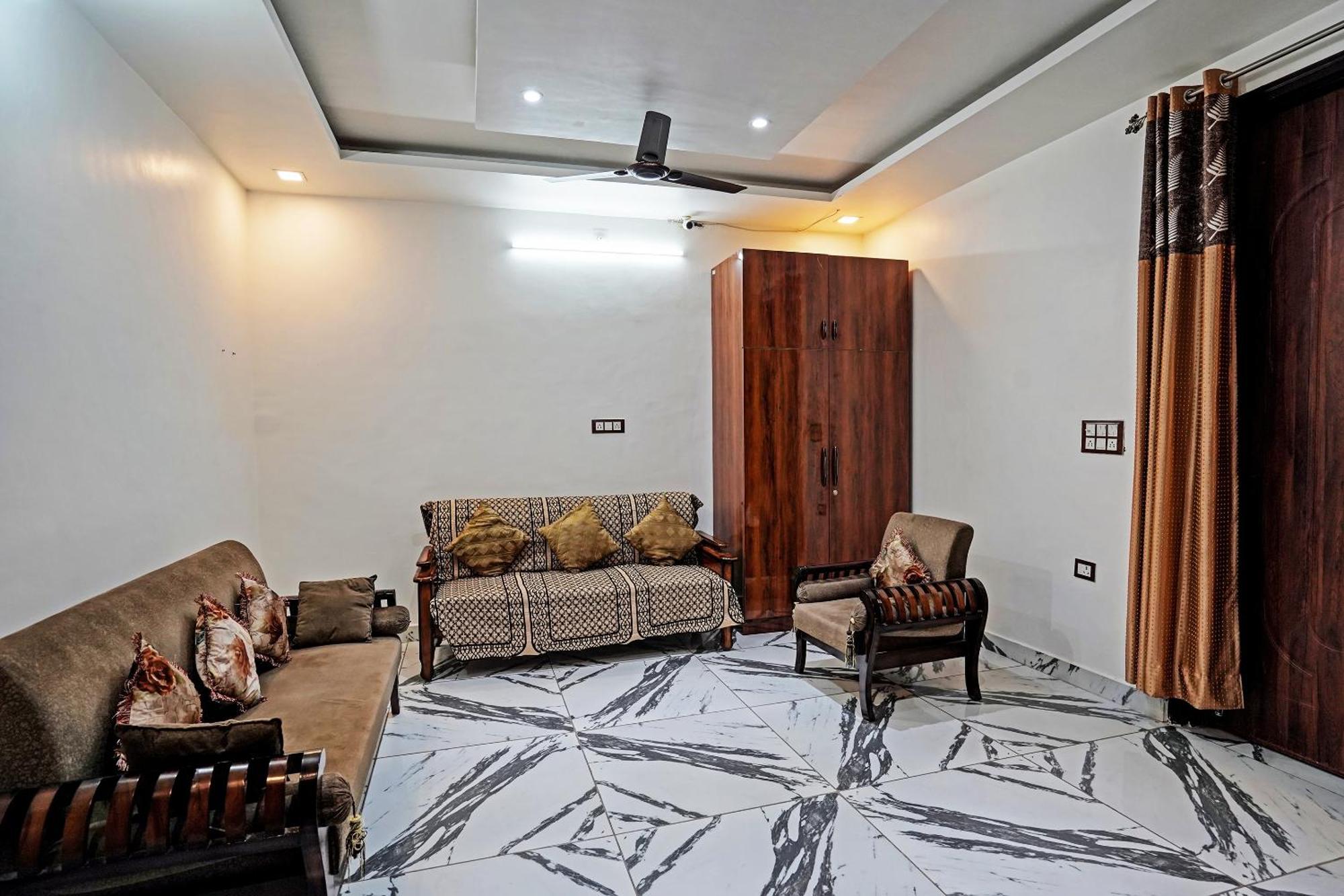 Play- Platinum Sector144 Couple Friendly Noida Exterior foto