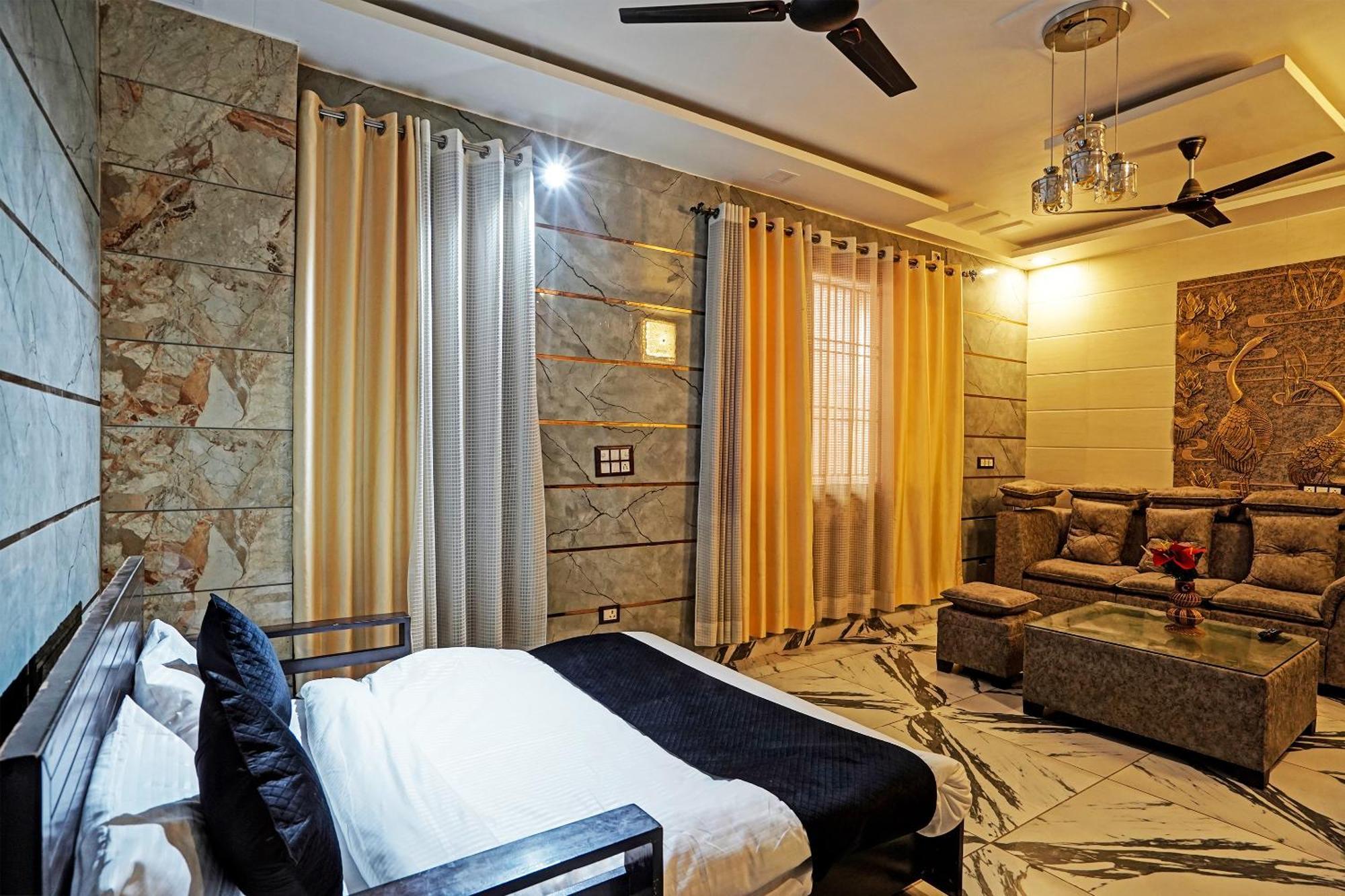 Play- Platinum Sector144 Couple Friendly Noida Exterior foto