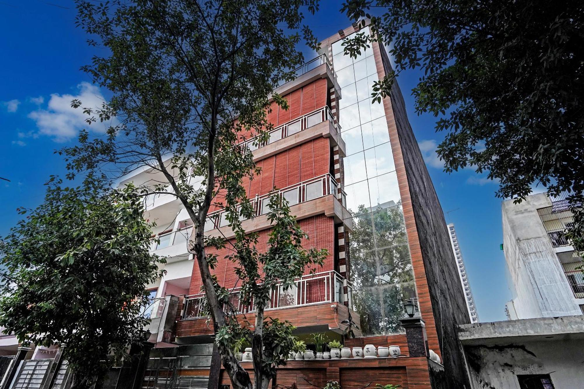 Play- Platinum Sector144 Couple Friendly Noida Exterior foto